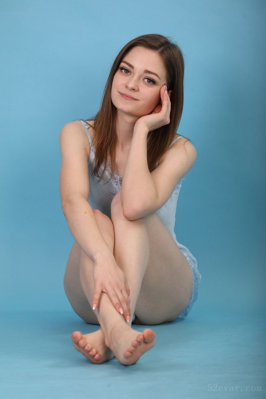 Lauren淡蓝色纱衣写真