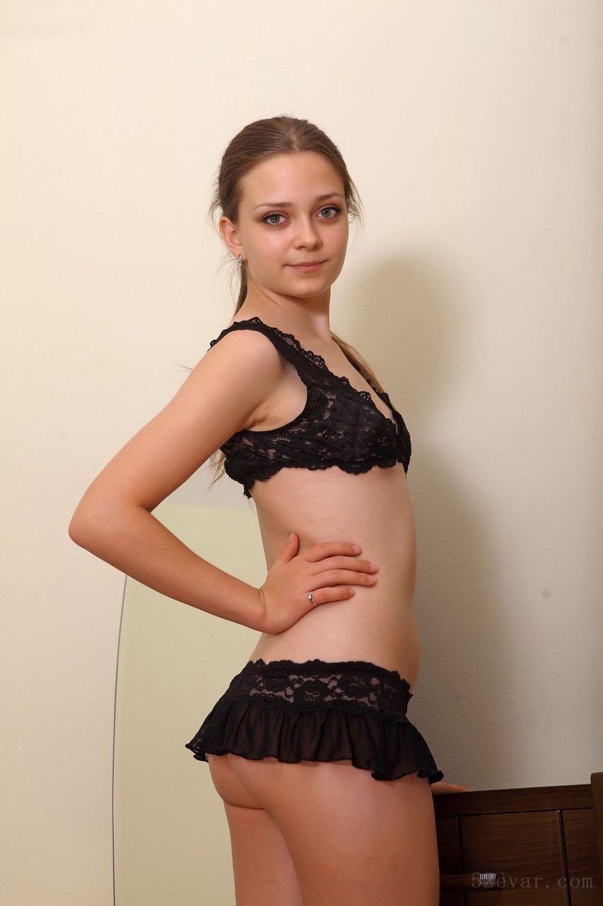 [51P+1V] Lauren黑色超短裙写真