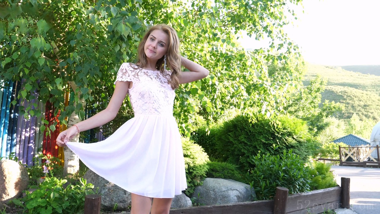 Mika连体短裙写真